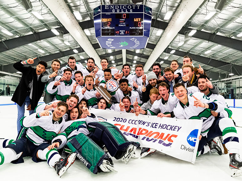 Endicott men's hockey posing with CCC championship trophy