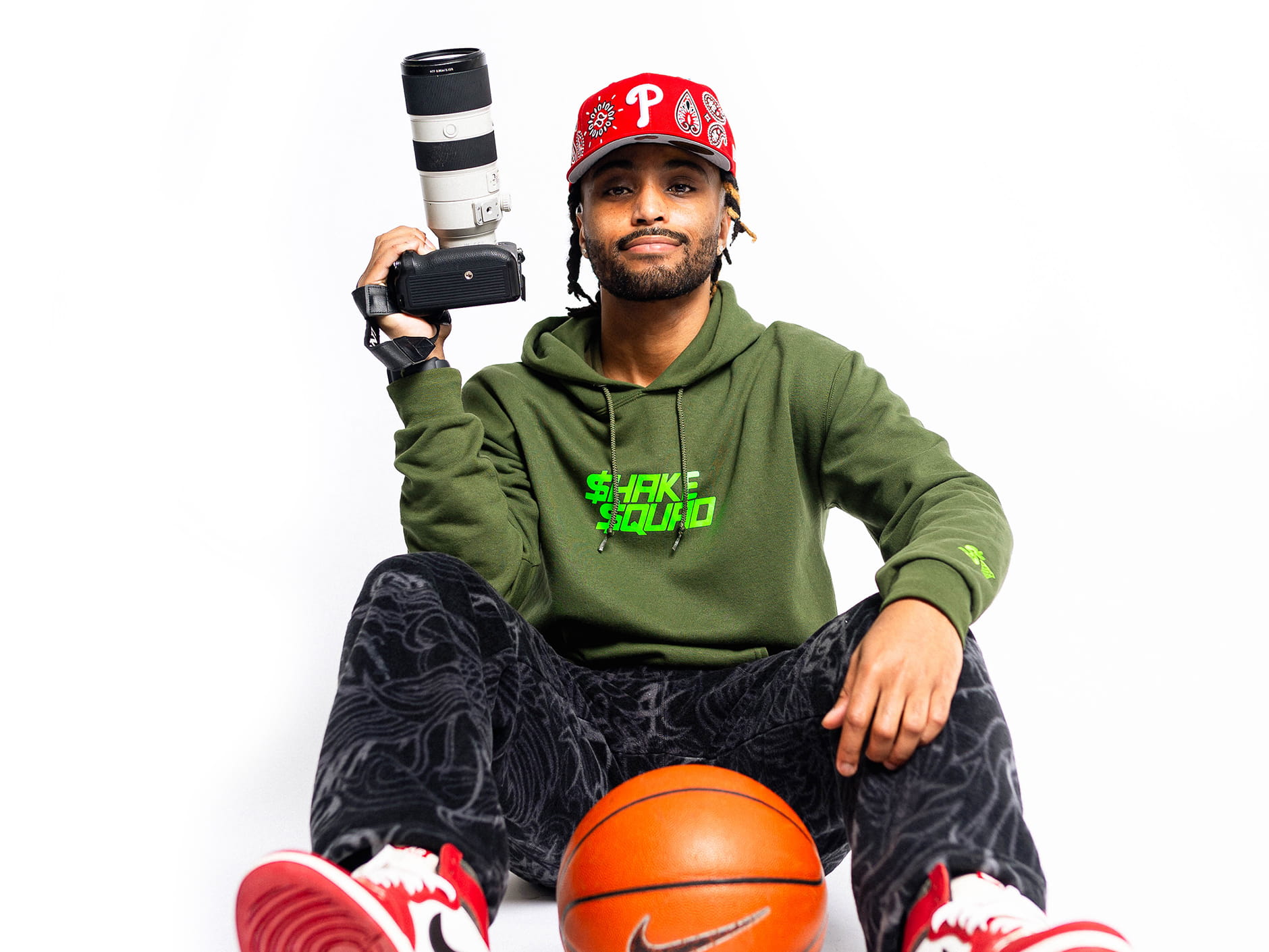 With a camera in his hands, Jordan Pettway ’21 is making a name for himself in the world of basketball, Barstool Sports, and beyond.
