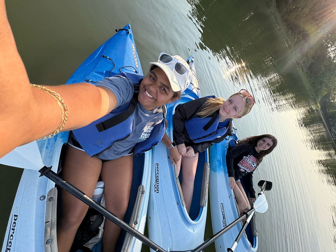 Eliza Terman ’28, Angelica De La Cruz Paez ’28, and Anna Montoney ’27 in kayaks
